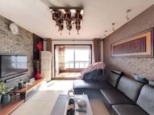 精装修通透三室两卫,带车位,交通生活便利