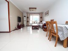 四季风情 南北通透 购物方便 近医院 带电梯 满五