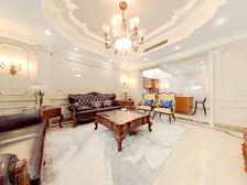 新上!有天有地带花园!联排别墅,装修很新,拎包入住!安静