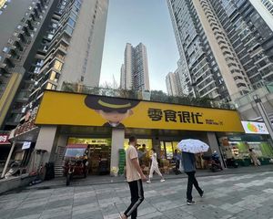 150万拿下零食很忙 年租12万 小区10000多户 对街铺