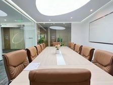 徐汇滨江 绿地汇中心 220平精装全配,正对电梯口,双面采光