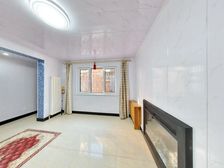 平房精装两间屋门口有停车位