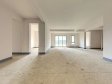 创新天地二期,房东诚心出售,五房一楼带院子,改善家庭优选