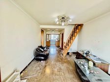 醉白池站地铁口 送阁楼的现浇房 南北通透 带固定车位 方便看