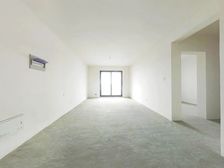 此房全新毛坯房,中上楼层 视野开阔 半通透户型
