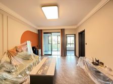 金辉城春上南滨 小区新 近医院 有电梯 朝南 精装修 近地铁