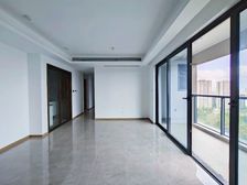 近商业 近地铁送产权车位 送全屋家具家电 精装现房带新风地暖