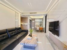 两万包甘 步行街旁精装修 大三房双卫 带大阳台 68万