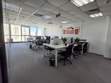 出租洛克时代精装带家具 3个分割间 正对电梯