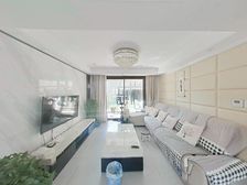 业主已打新,东上海三期,南北通透3房,高楼层可看景观喷泉。