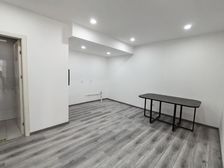 国贸全新装修108平临街底商 有上下水 可美容 摄影 服装