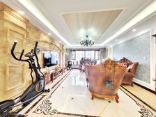 此房精装修 大四室两卫 欧式装修 短住 保持的新