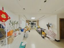 龙湖北城天街 户型方正,三开间朝南,南北通透。