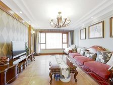 丽江路 9楼 三室双卫品牌家具 银泰城购物广场