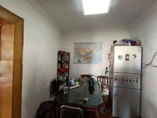 新华小区经典的南北小两房,中楼层中间位置闹中取静,门口轨交