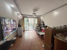 三房2厅2卫 小区中间花园位置 可以做大花园 目前 降价出售