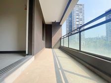 看小区中庭,打阳台三房双卫,业主急卖,随时看房的