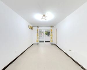 北环里对面 一层有南门,小房子板正,老家大北屋格局,价格好商