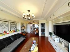 全屋精装,领一年商品房,飞机户型,6线东 路站 ,带车位