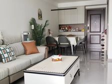 万达旁 三开间朝南 二次装修 全屋暖气片 保养好拎包入住