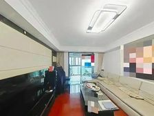 新出笋盘 05年电梯板楼 南北通透 凤凰楼层 房东出国急售!