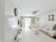 中心湖一览无余,绿树环绕,一步一景,生活气息浓重,享品质人生