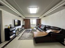 临河带半圆阳台带个电瓶车车库 近宝龙地铁口 随时看房