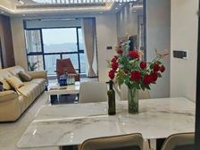 西湖对面 龙湖边 次新小区 融创精装四房 拎包入住