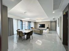 国庆期间!新房!住家装修大四房,领包入住,中央公园头排,