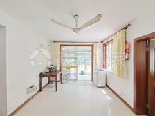 世华多层 1房户型,小区 边套,阳台外部花园区域随意发挥