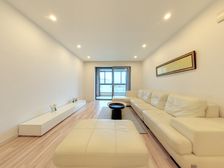 电梯大两房 中高层 税费各付 业主去国外生活了 随时看房