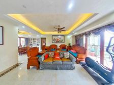 光明传麒山南北通透精装五室 满五中层399万