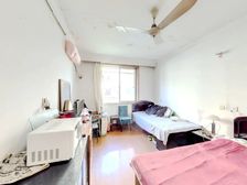 楼层低适合老年人,五角场商圈,近公园地铁。