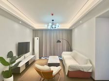 万科彩云湖 精装三居 东南朝向中层 满二住宅