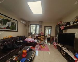 润杰经典 两室一厅一卫 周边配套齐全 交通便利 采光好
