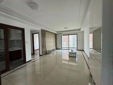 星河时代四房急售 精装朝南 看花园 舒适