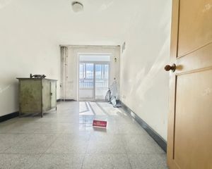 城角西路13号院 三室一厅一卫 周边配套齐全 交通便利