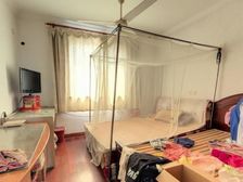 房东岁数大急置换电梯房,122平大三房。单价低看中可谈