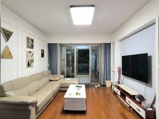 报价送车位 拎包入住 位置安静 满五 双卫 方便看房