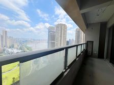 江北嘴CBD一线临江大平层,出门公园环绕,两江夜景尽收眼底