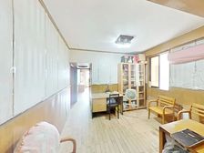 双南朝向,光线充足,楼下是菜场,紧邻桂林路商业街,交通便利