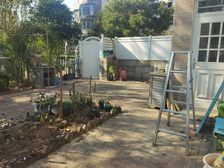 绿地东岸,建平临港一中对面,精装大两房,稀缺前后大花园