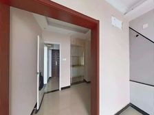 出门300 就是14号线地铁口中间楼层视野采光好看房方便