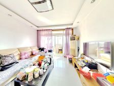 地铁口正对面 户型方正 南北通透 中间楼层采光好 随时看