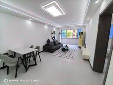 民乐书包 出门大润发 出门有轨电车 中间楼层 小区中间位置