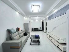 老业主深夜挂牌,精装修全送,好楼层,24小时看房,采光刺眼。