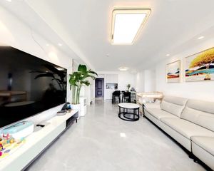 中海海泊雅苑 精装修拎包入住 带车位 南北通透格局好