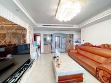 绿地白金汉宫(西区) 3室2厅2卫 精装修 148万元