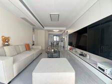 新上地铁口精装50 三房 精装一年多 一梯一户 小区中心