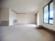 中央公园一环带露台的横厅4房,主卧带衣帽间,正看公园景色。